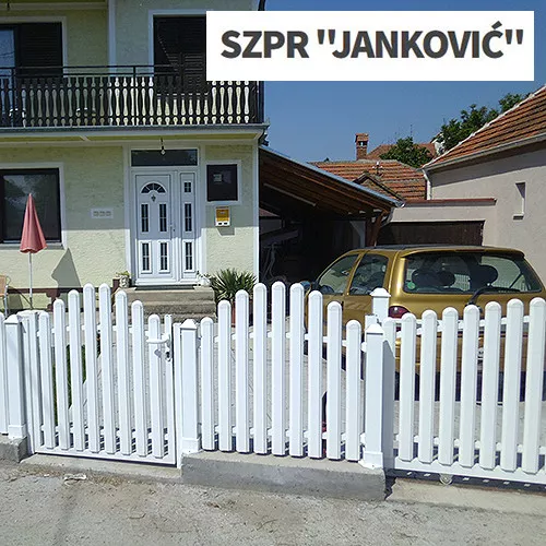 PVC Ograde vs. Ograde od Kovanog Gvožđa: Zašto je PVC bolji izbor?